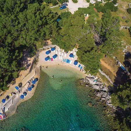 2 Bedroom Awesome Apartment In Veli Lošinj Exterior foto