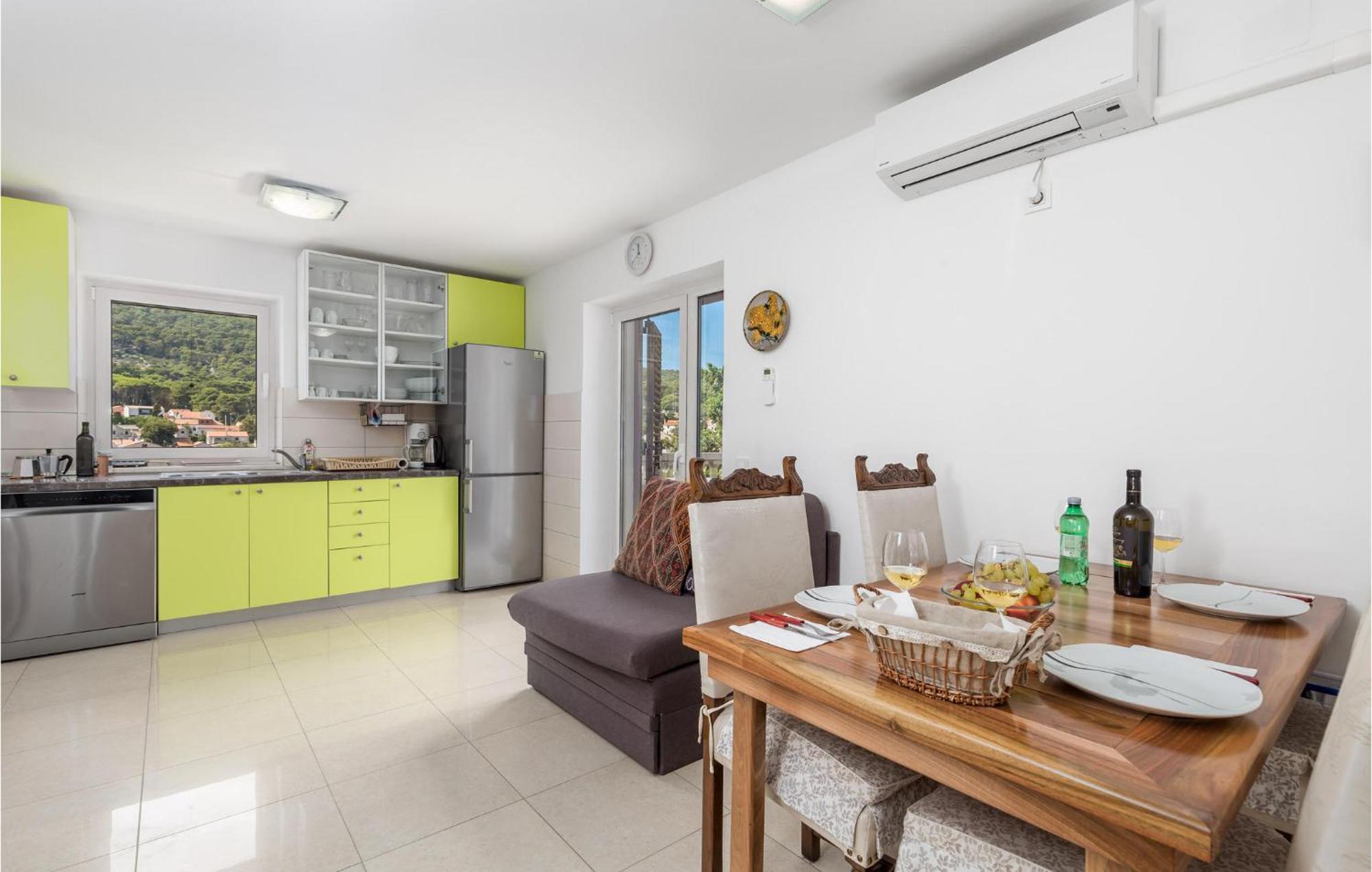 2 Bedroom Awesome Apartment In Veli Lošinj Exterior foto