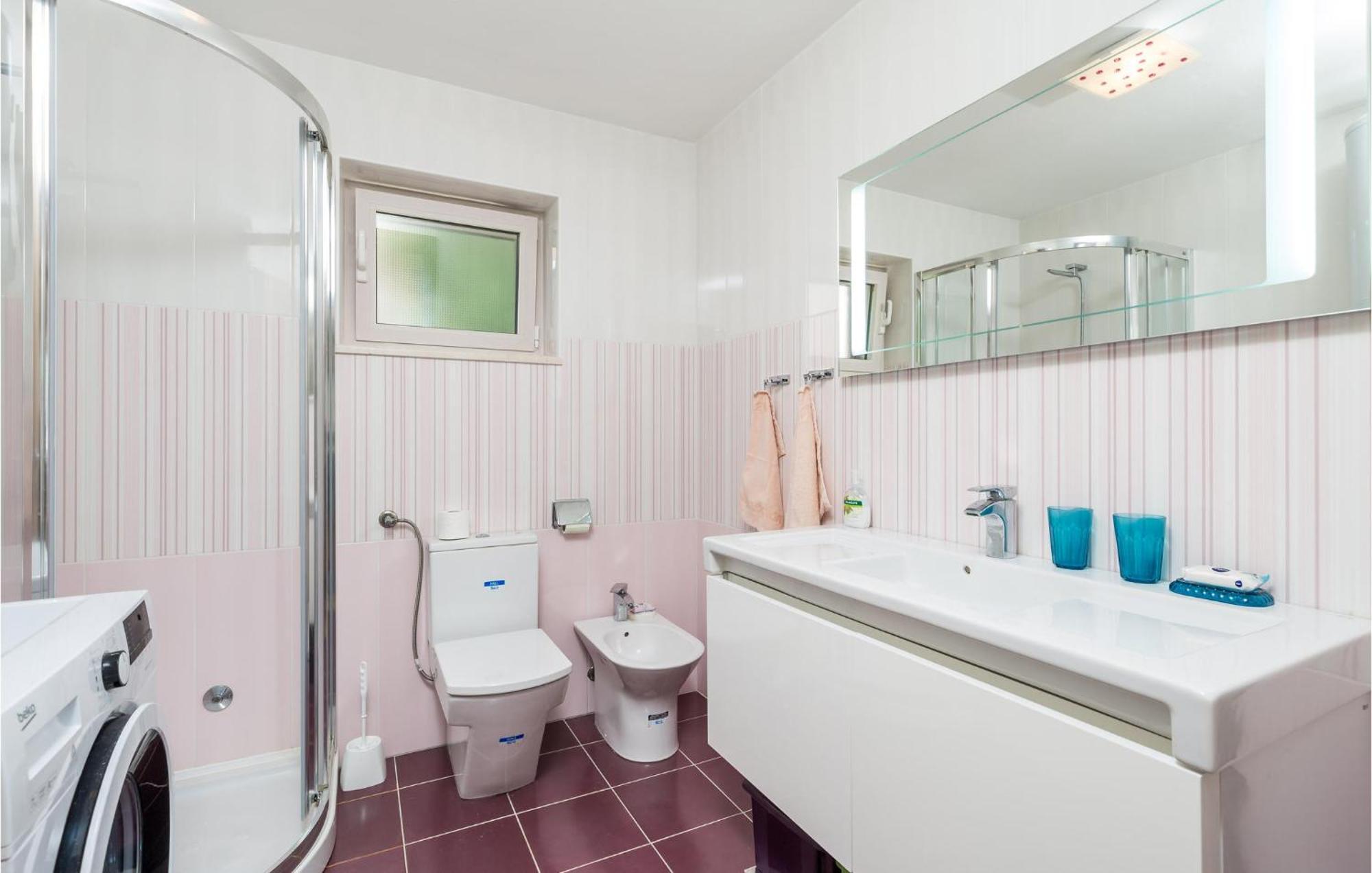 2 Bedroom Awesome Apartment In Veli Lošinj Exterior foto