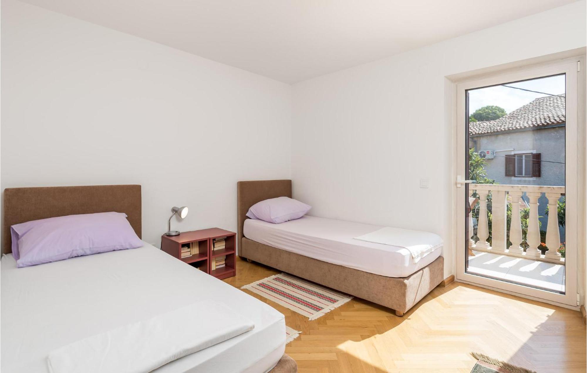 2 Bedroom Awesome Apartment In Veli Lošinj Exterior foto