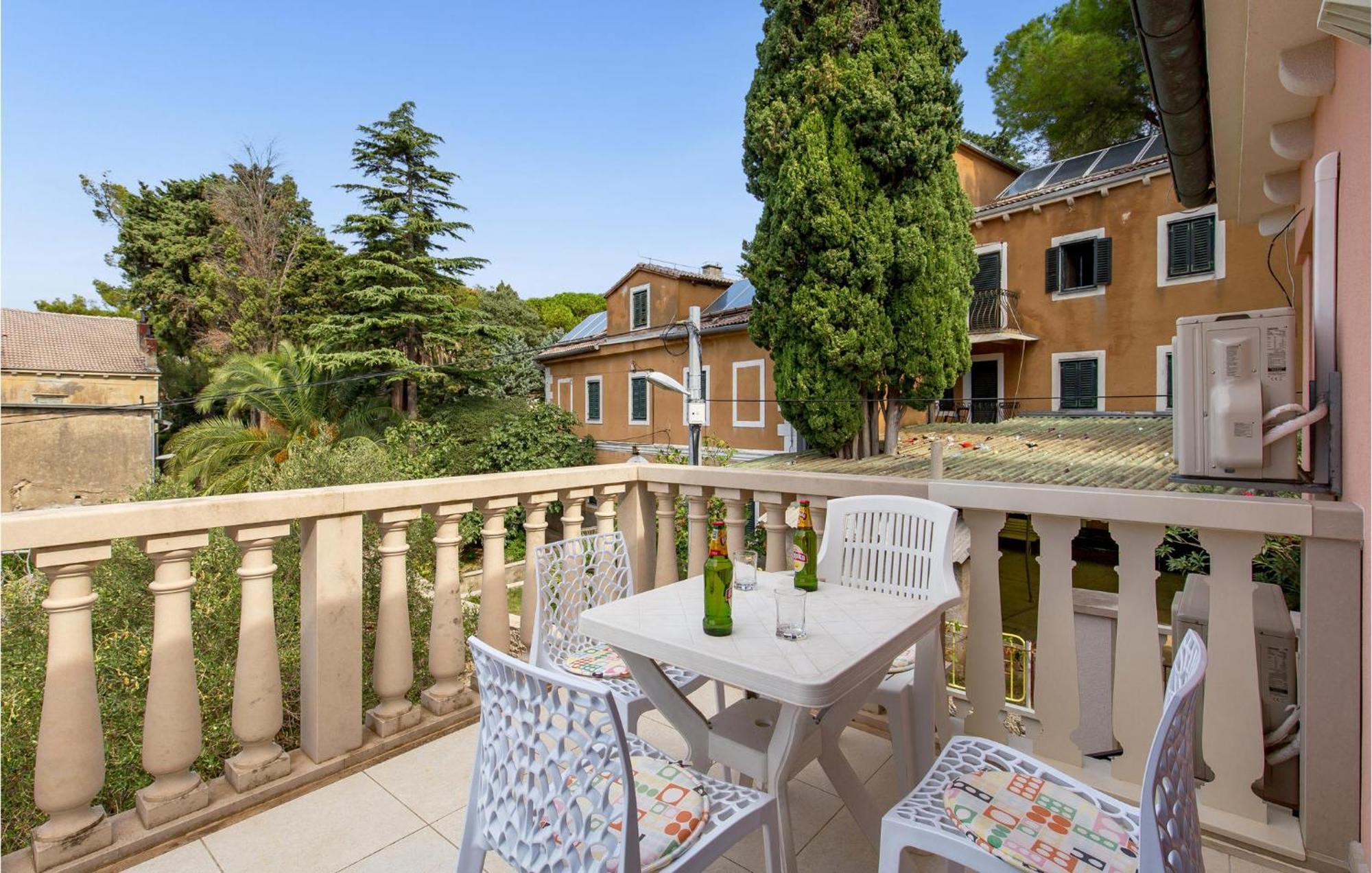 2 Bedroom Awesome Apartment In Veli Lošinj Exterior foto