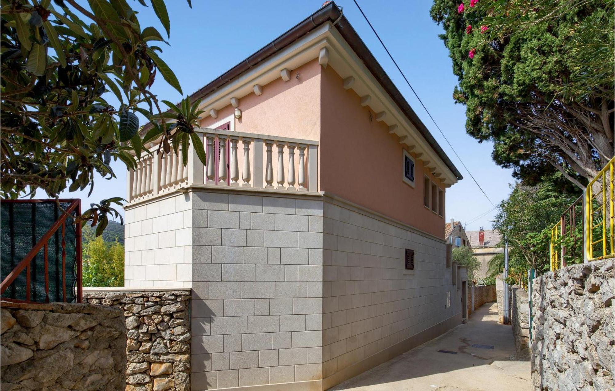 2 Bedroom Awesome Apartment In Veli Lošinj Exterior foto